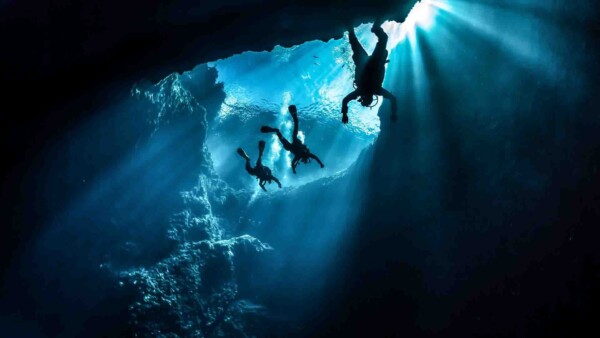 Cave Divers copy